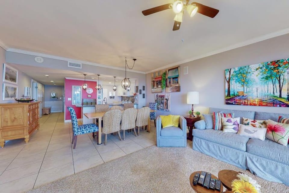 Idyllic beach getaway w gulf views & swimming pool - beach access House in Destin