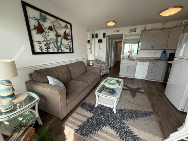Outstanding Ocean-Pier-Pool Front Views Condo Apartment in Garden City