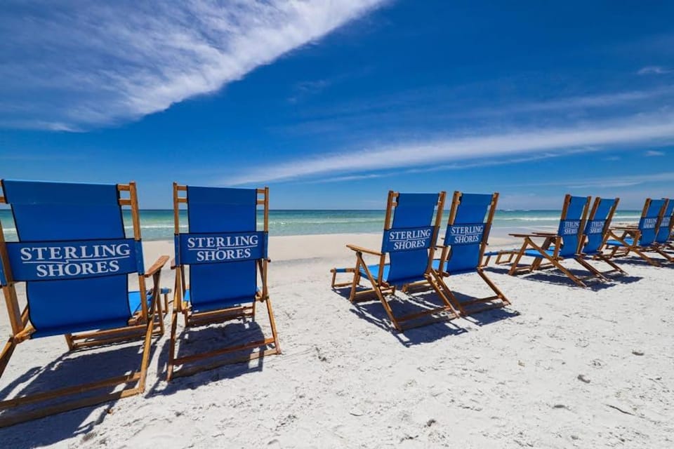 Large beach condo w beach access shared pool & balcony - walk to the beach House in Destin