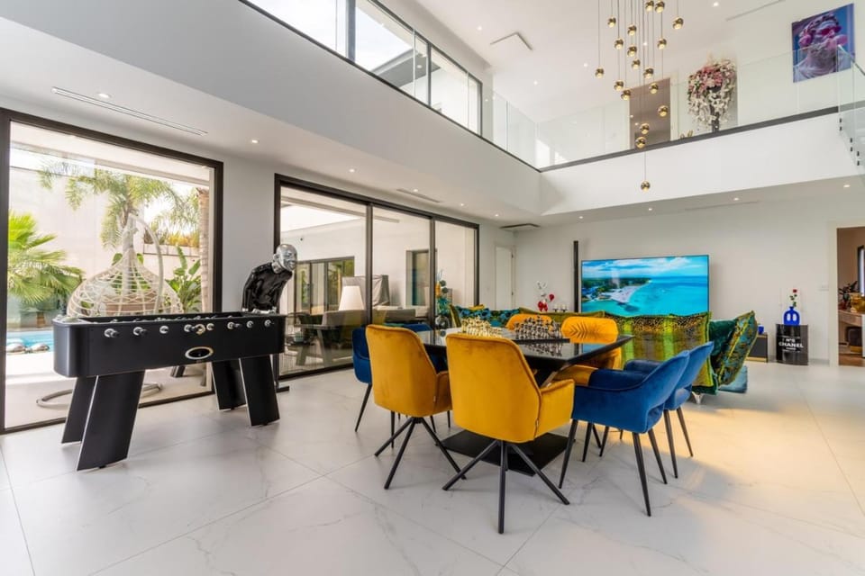 Communal lounge/ TV room, Living room