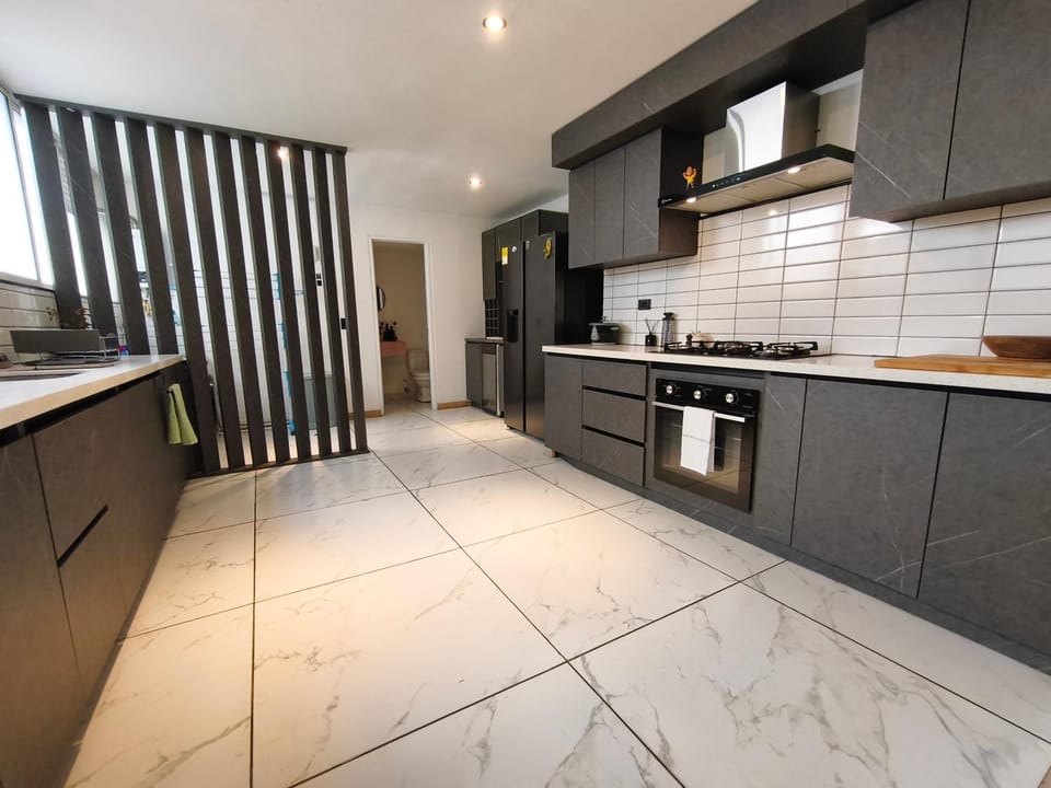 Bright 3BR Oasis 500Mbps WiFi & 24 7 Security Apartment in Medellin