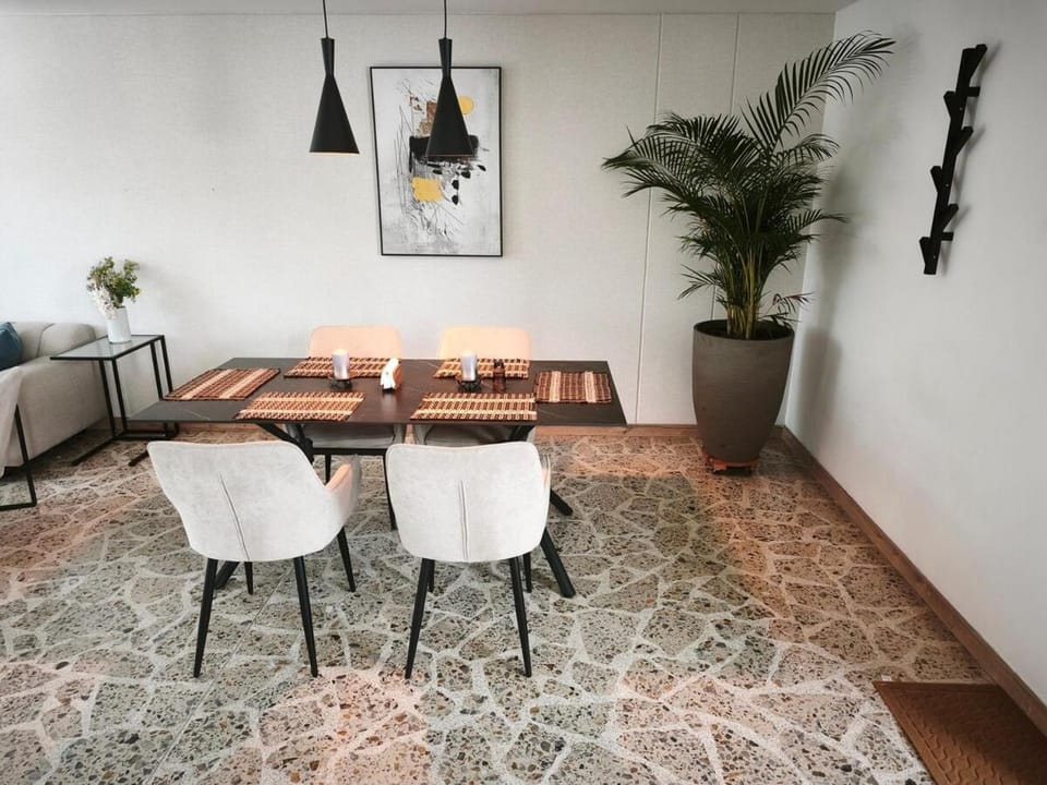 Seating area, Dining area