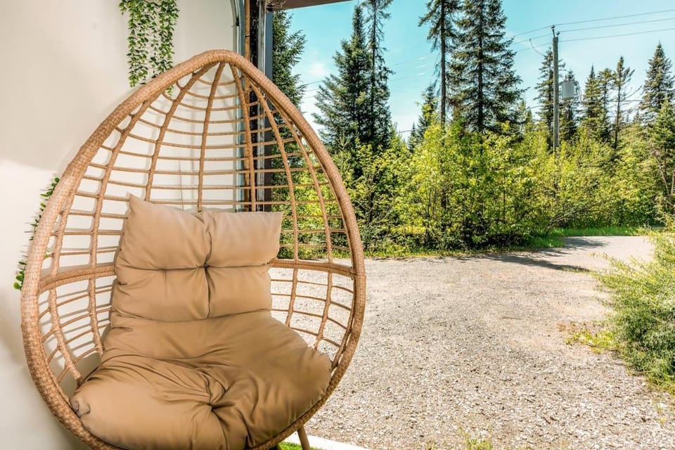 Le Floréa with BBQ & Garden, Games, Nature & Relax Chalet in Quebec