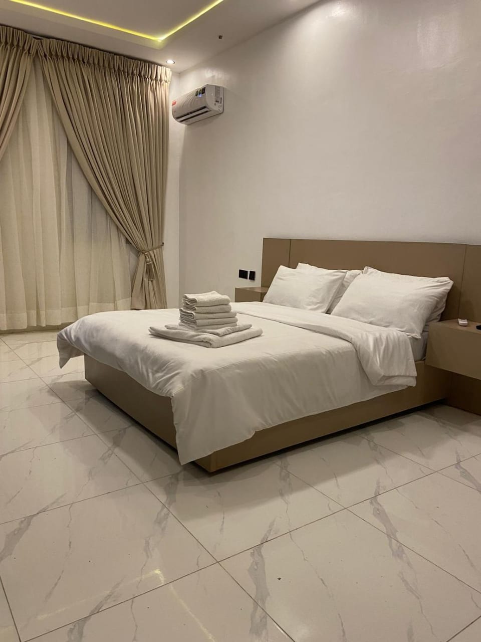 Bedroom, air conditioner