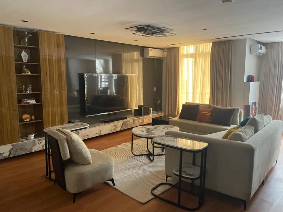 Communal lounge/ TV room, TV and multimedia, Living room, Seating area, Evening entertainment