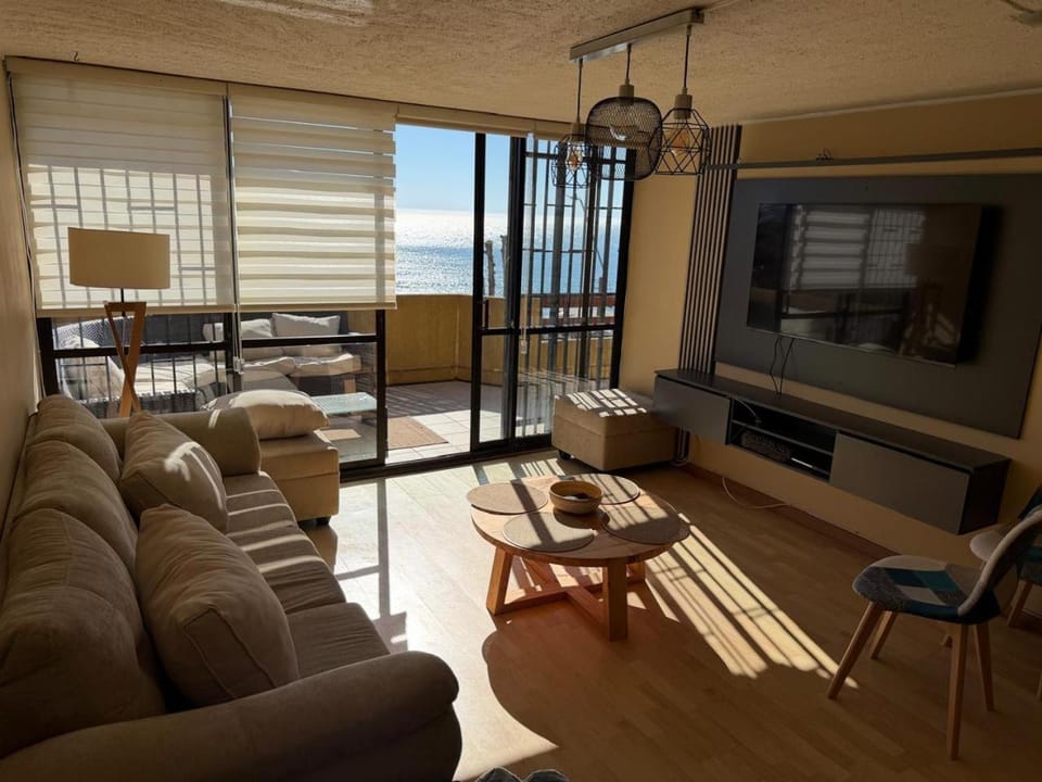 Communal lounge/ TV room, TV and multimedia, Living room, Dining area