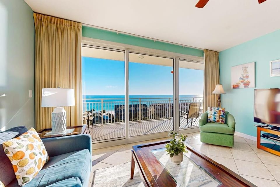 Beachfront condo with access shared on-site amenities & ocean views House in Destin