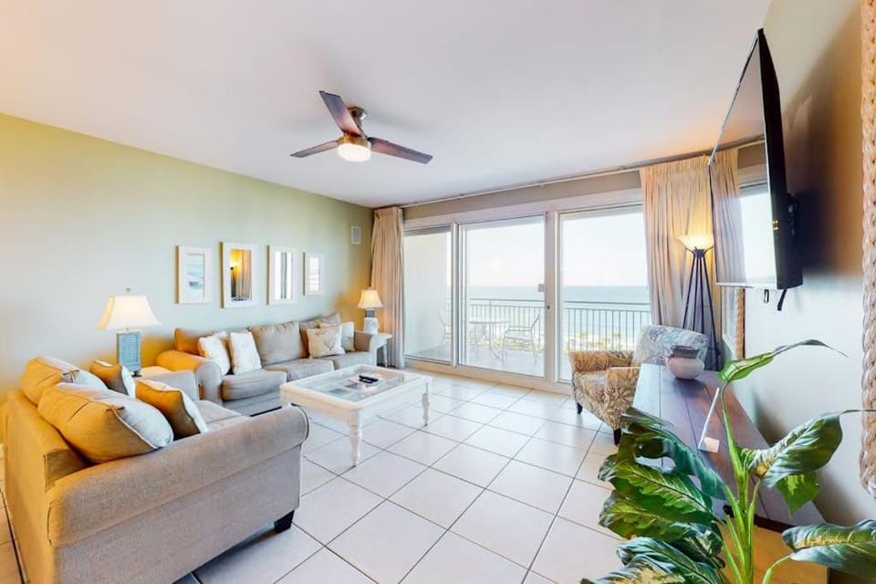 Ninth Floor Oceanfront Condo with Shared Pools Ocean View WiFi & Washer&Dryer House in Destin