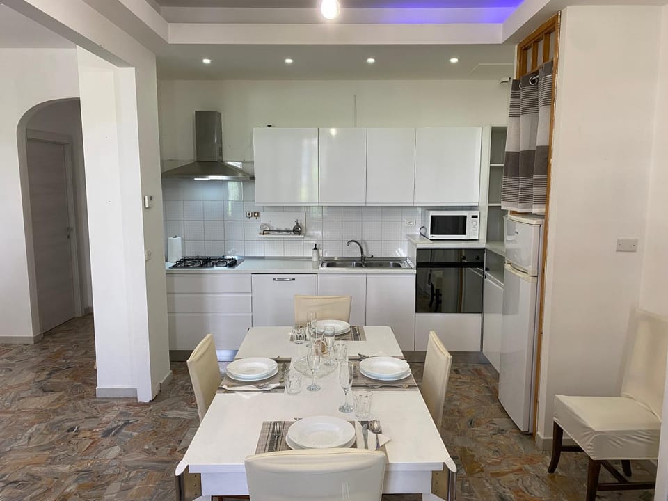 Kitchen or kitchenette, Dining area, dishwasher, oven, stove