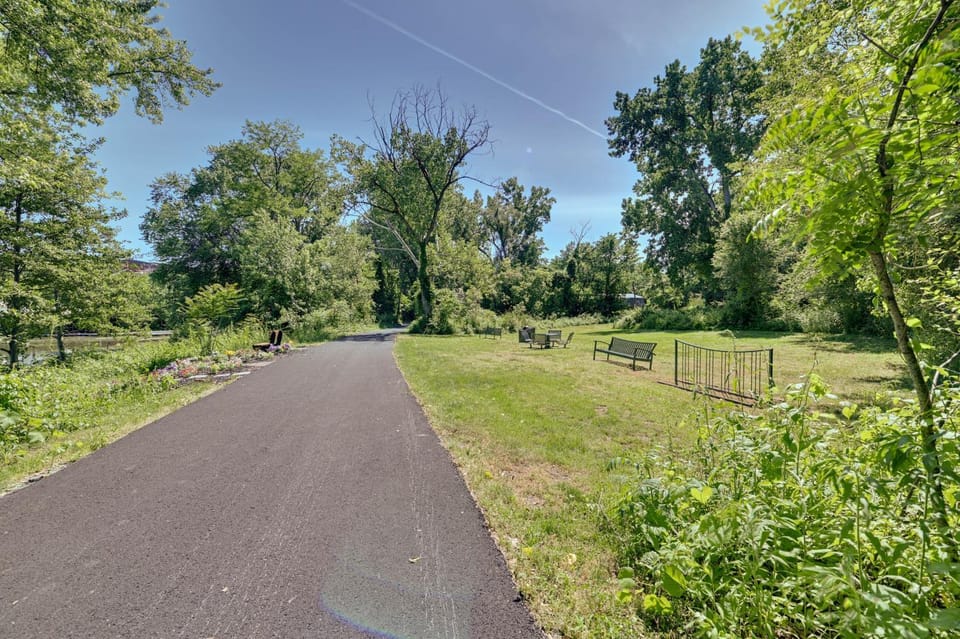 Steps to Mohawk River! 22 Mi to Saratoga Ractrack! House in Saratoga