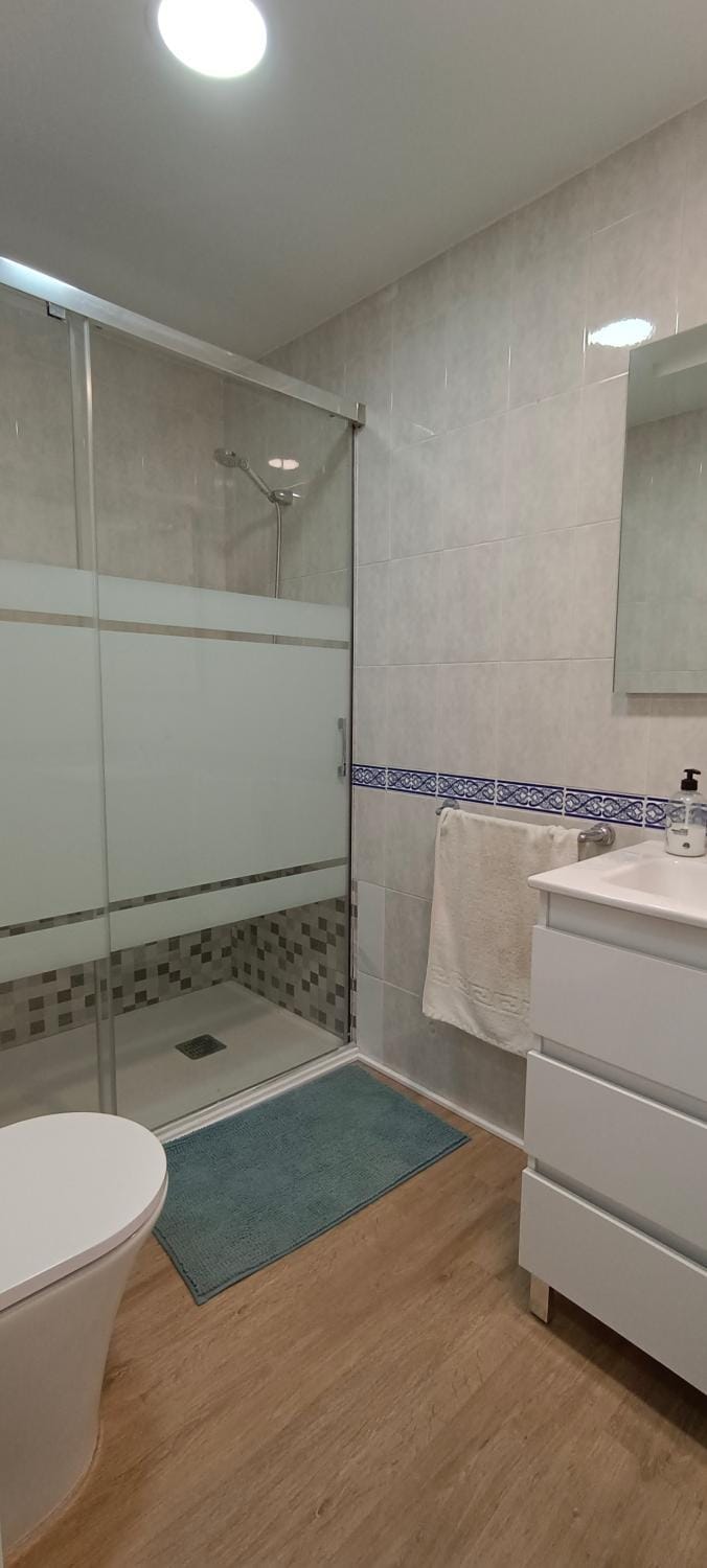 Shower, Toilet