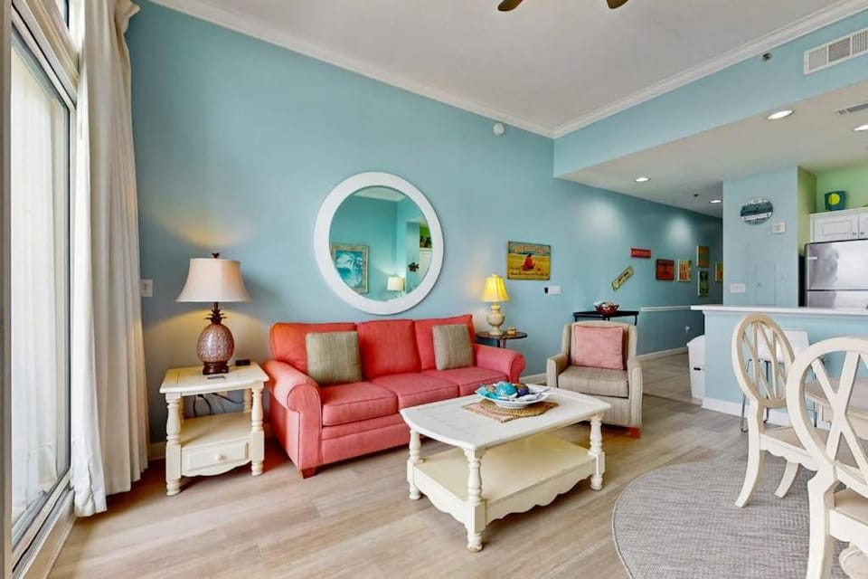 Gulf front penthouse w shared pools snack shack community grill & more House in Destin