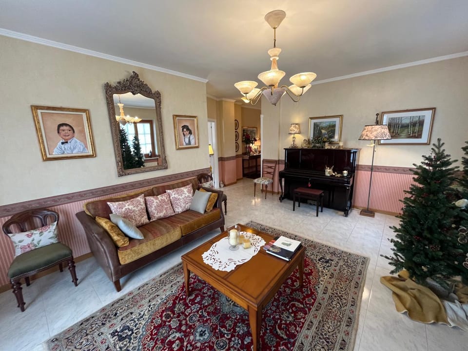 Living room, Seating area