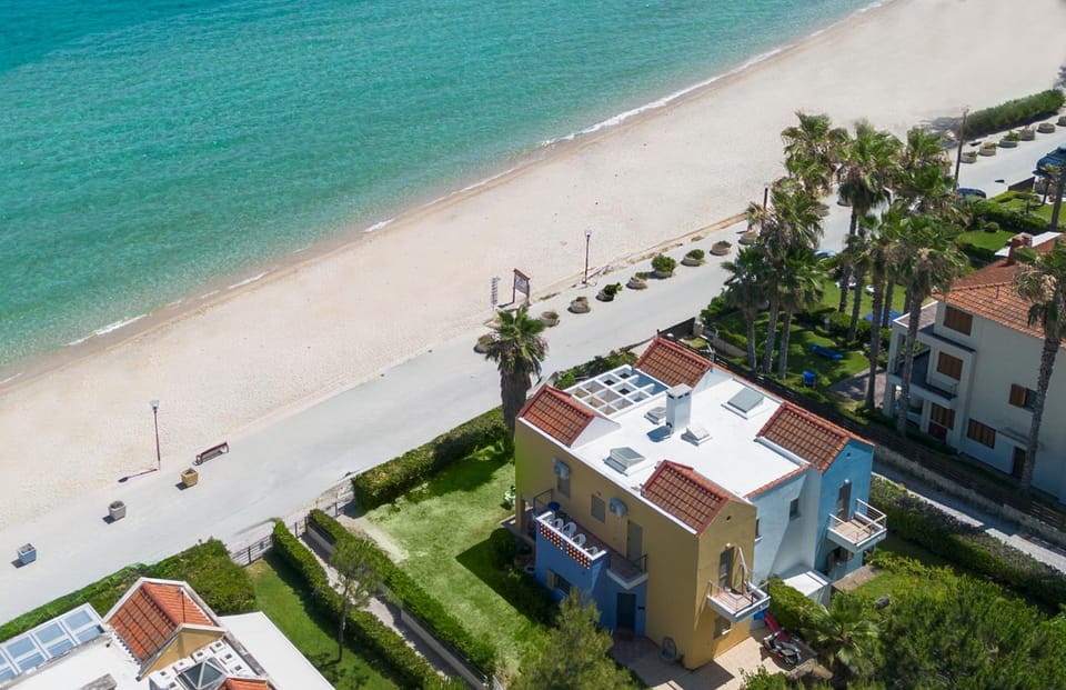 Property building, Day, Natural landscape, Beach, Sea view, Street view, Location