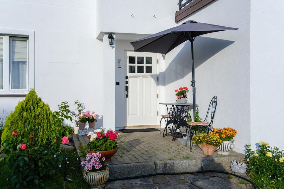 Property building, Facade/entrance, Garden