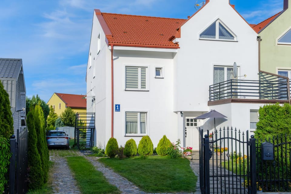 Property building, Facade/entrance, Garden