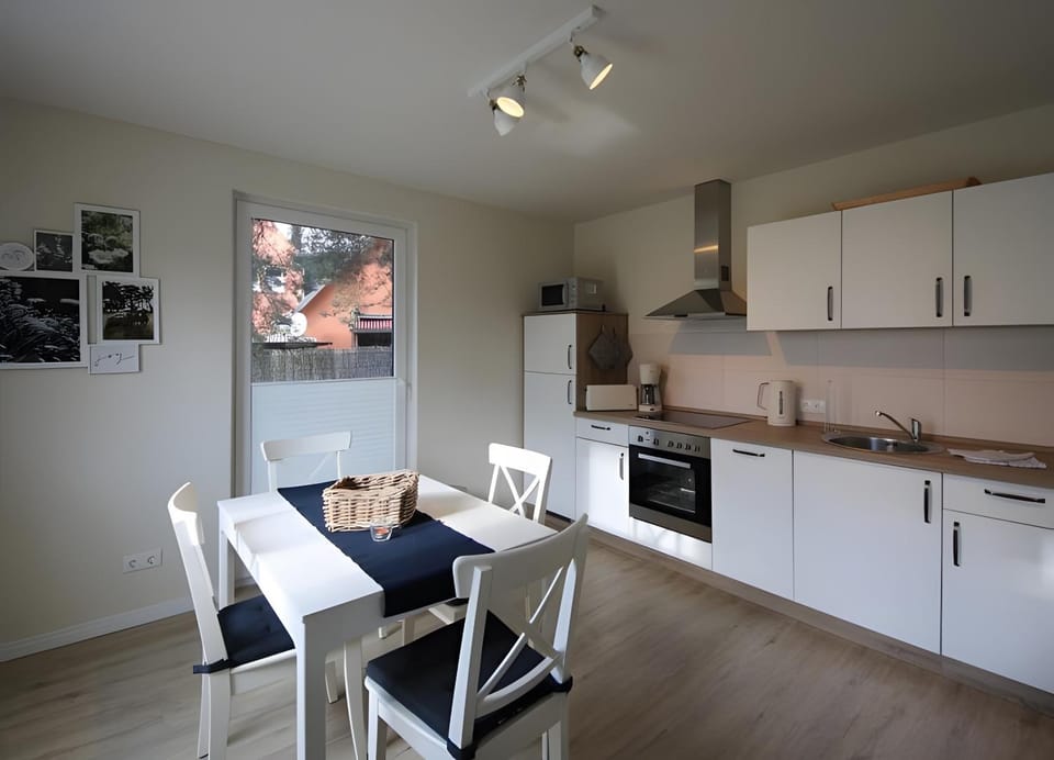 Property building, Kitchen or kitchenette, Living room