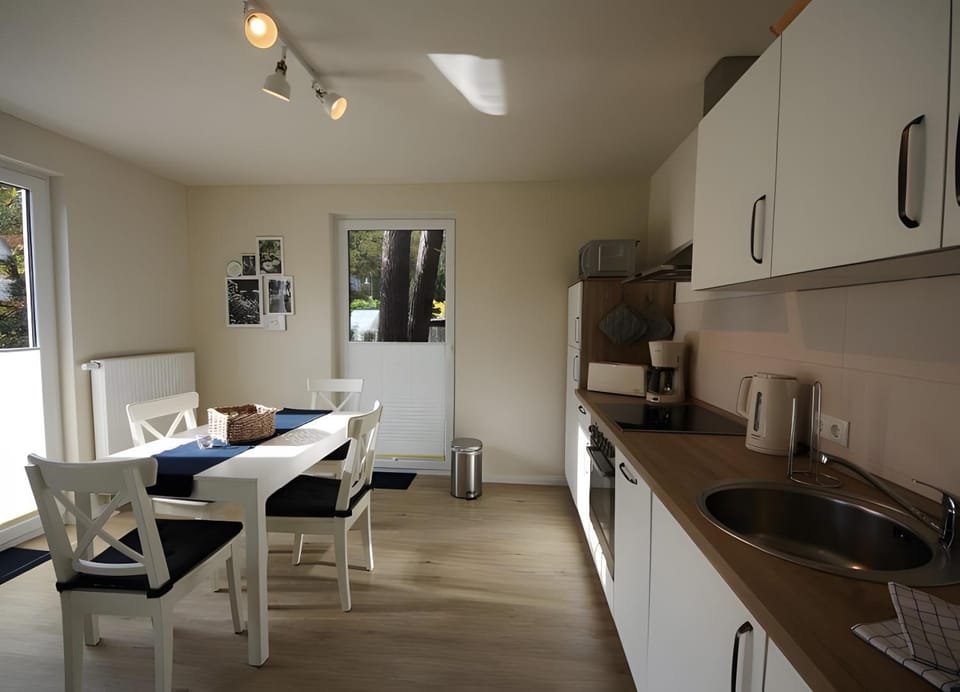 Property building, Kitchen or kitchenette, Living room