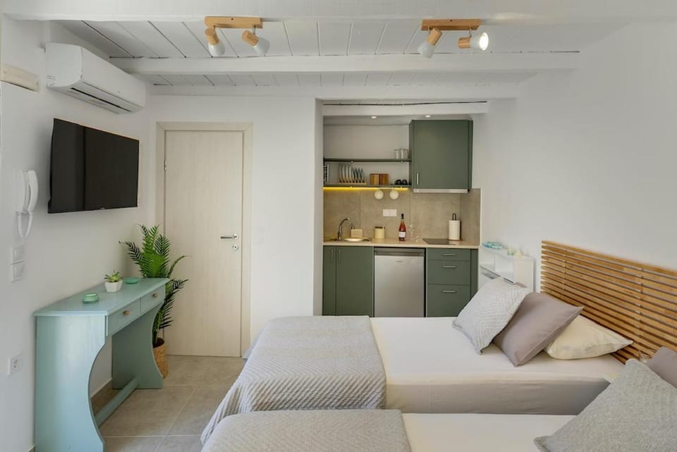 Alpha Central Rooftop, Cozy Studio with Town View Apartment in Decentralized Administration of the Aegean
