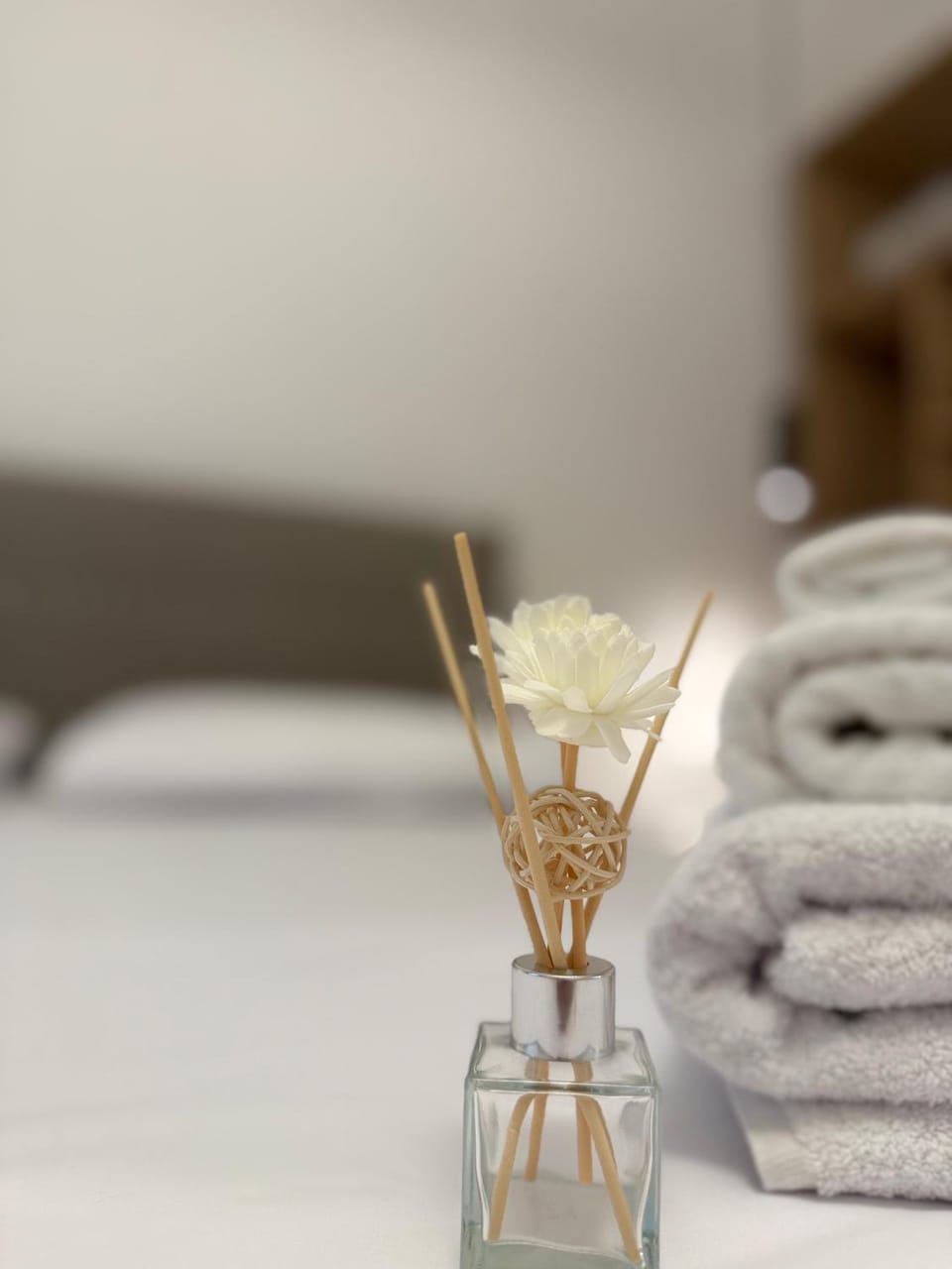 Bed, Bedroom, towels