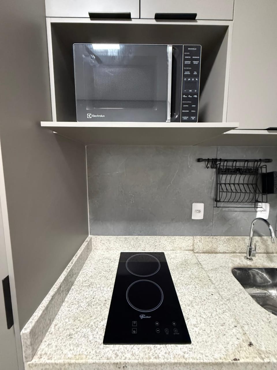 Kitchen or kitchenette, microwave, stove