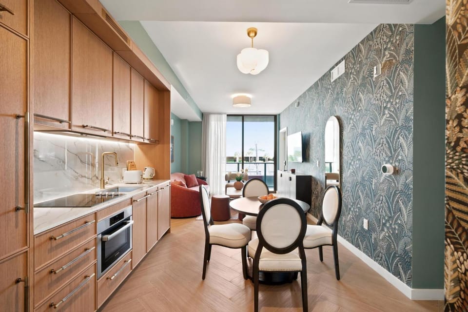 Walk to Wynwood Walls 1BR plus Den 2 Baths Apartment in Miami