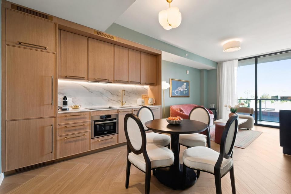 Walk to Wynwood Walls 1BR plus Den 2 Baths Apartment in Miami