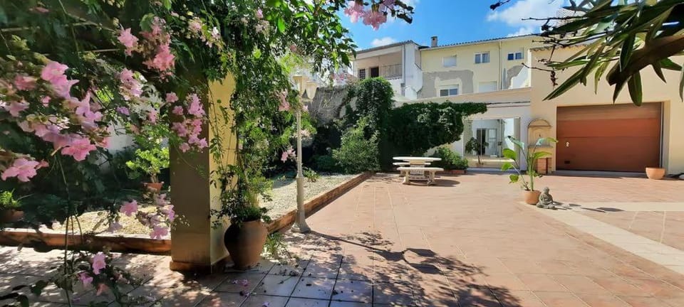 Patio, Inner courtyard view