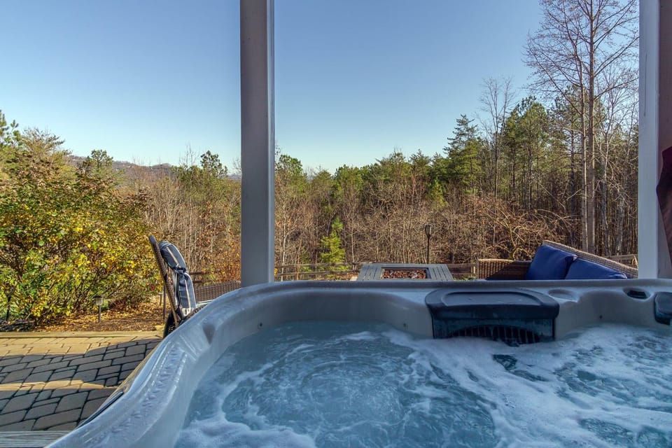 Sunny Rise Cabin | Hot Tub, Pet Friendly, Fire Pit & Views! Cabin in Lake Lure