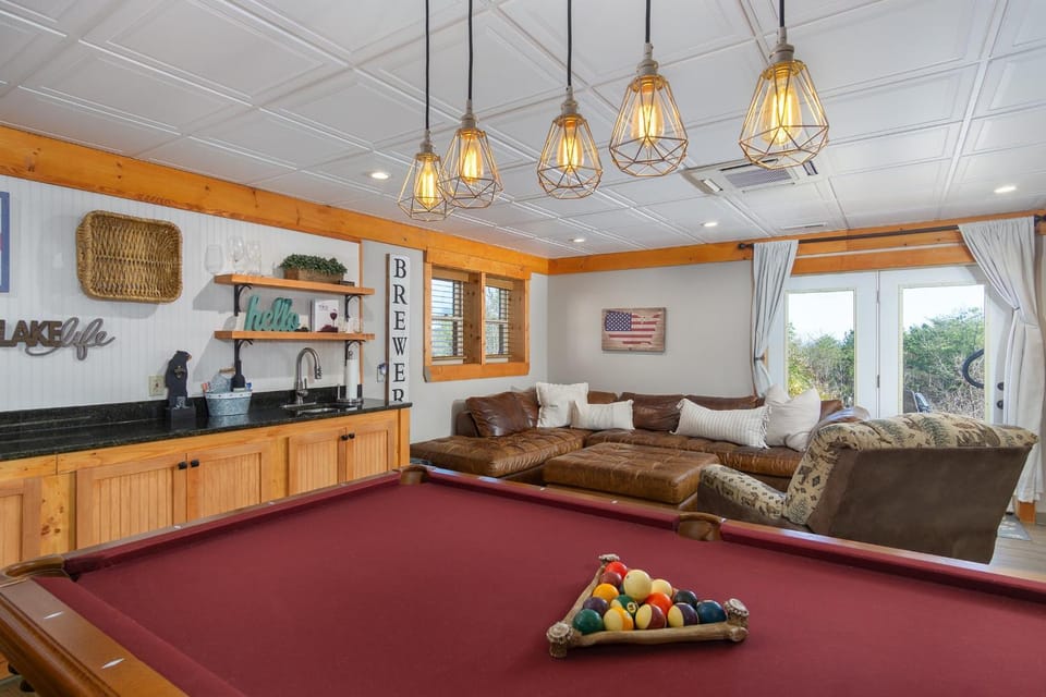 Sunny Rise Cabin | Hot Tub, Pet Friendly, Fire Pit & Views! Cabin in Lake Lure