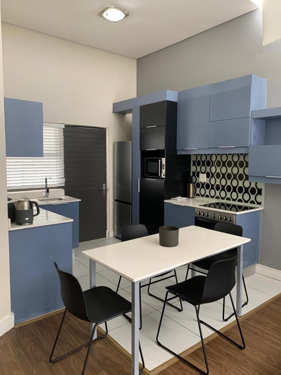 Lovely 2 bedroom unit, inverter, complex pool Apartment in Sandton
