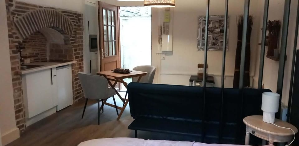 Kitchen or kitchenette, Seating area