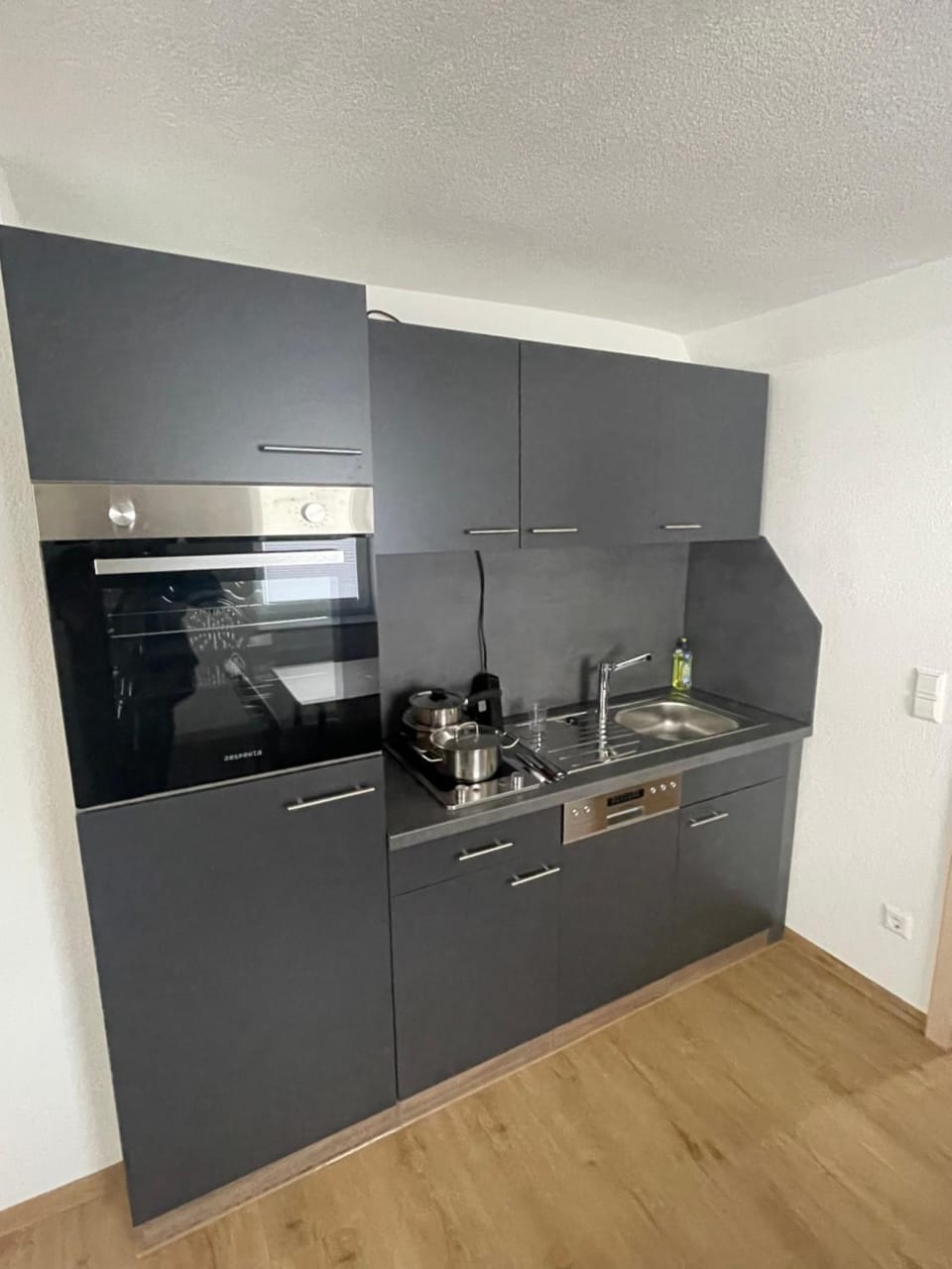 Möblierte 50 m2 Einliegerwohnung zur Kurzzeitmiete in Oberkochen Apartment in Aalen