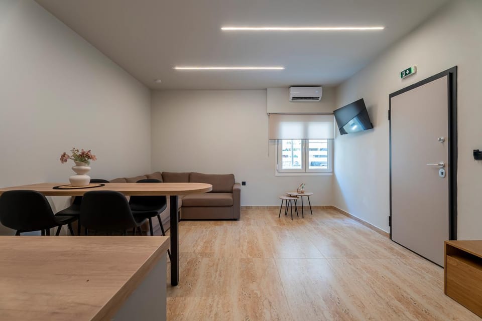 TV and multimedia, Living room, Dining area