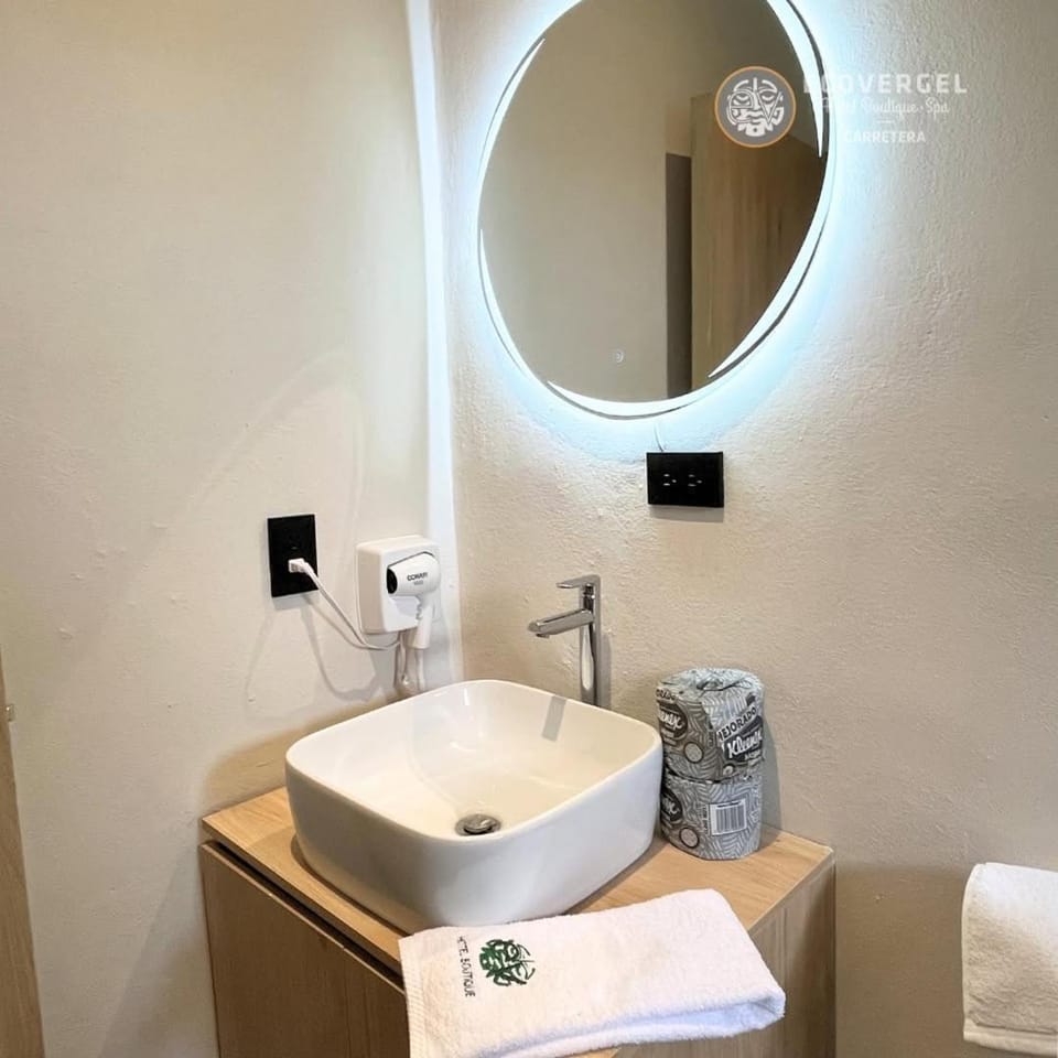 Bathroom, towels