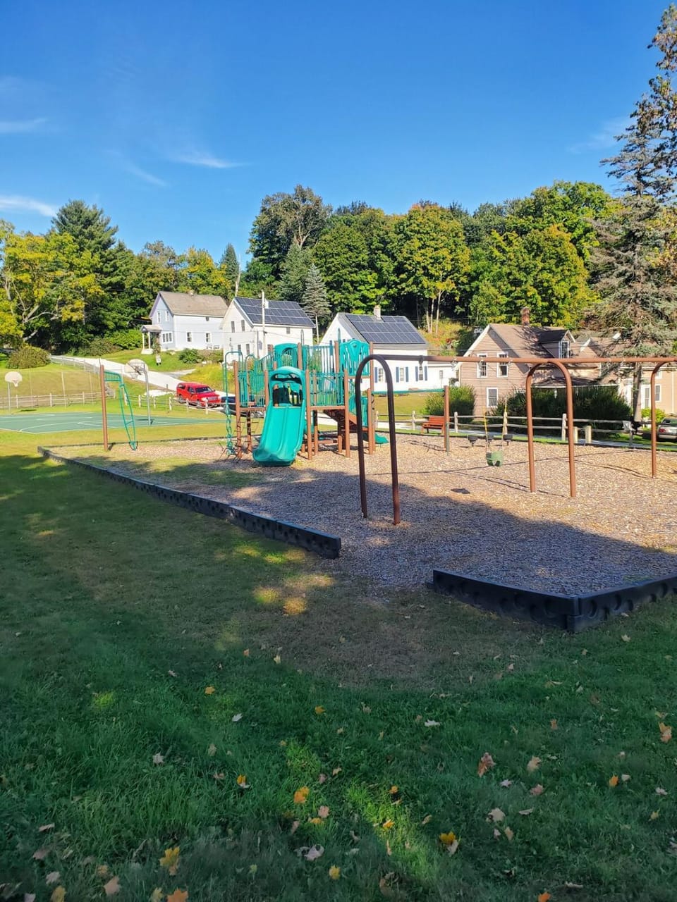 Cute, Renovated Home on River, Walk to Downtown House in Brandon