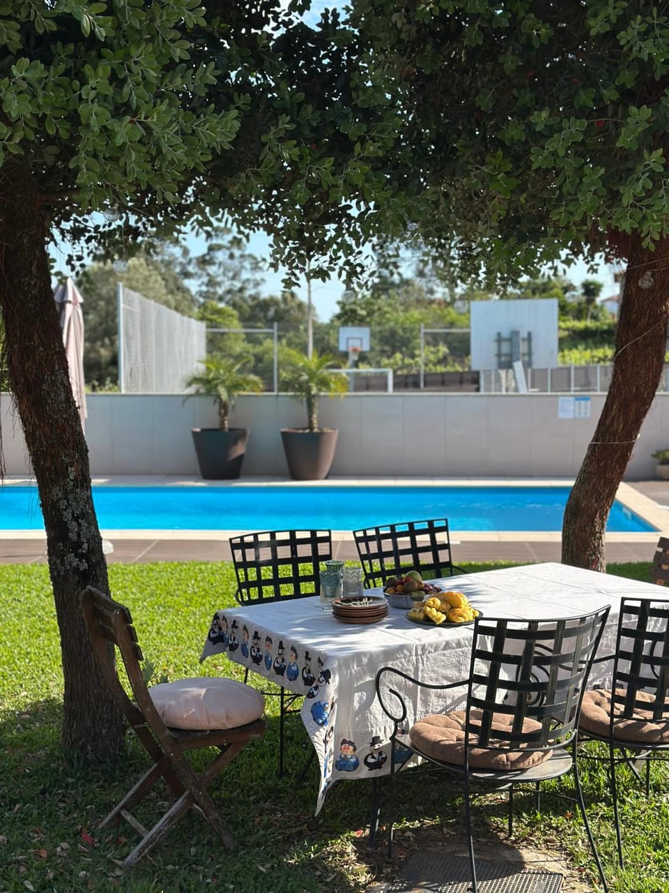 Off site, Day, Dining area, Swimming pool, Meals