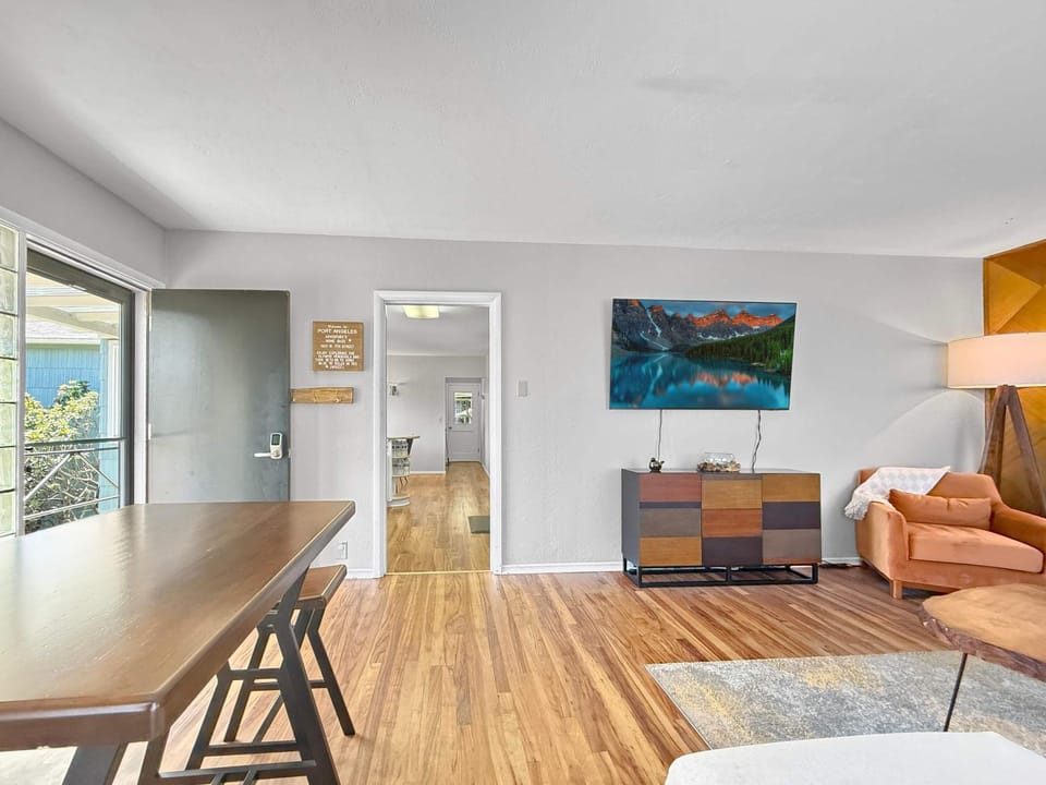 Adventure's Home Base - Hot Tub & King Size Bed House in Port Angeles