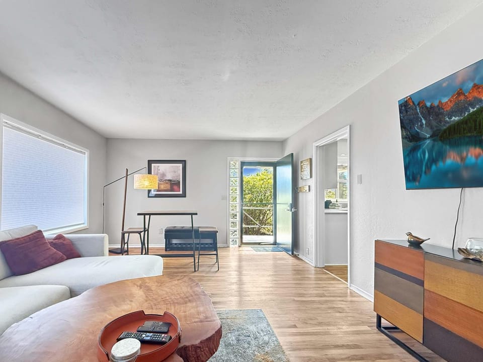 Adventure's Home Base - Hot Tub & King Size Bed House in Port Angeles