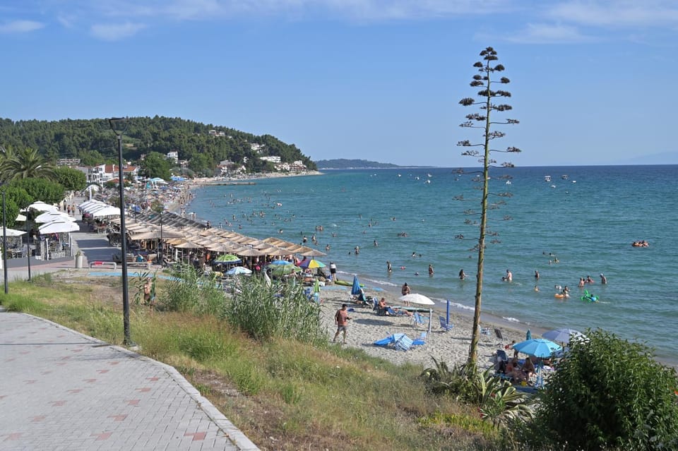 Nearby landmark, Day, People, Natural landscape, Beach, Sea view
