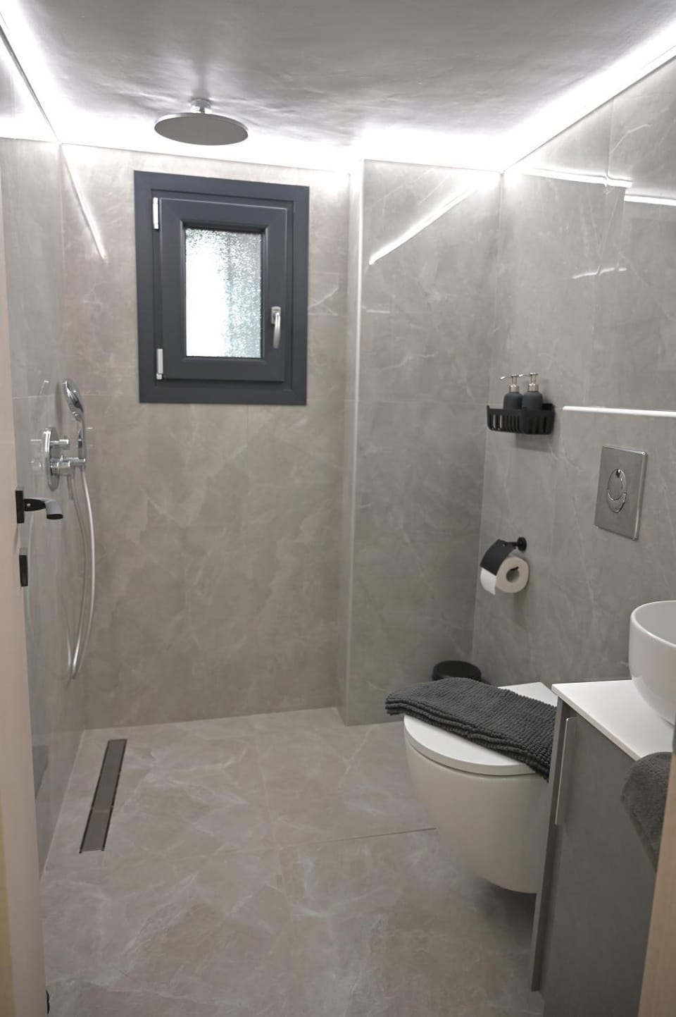 Shower, Toilet, Bathroom