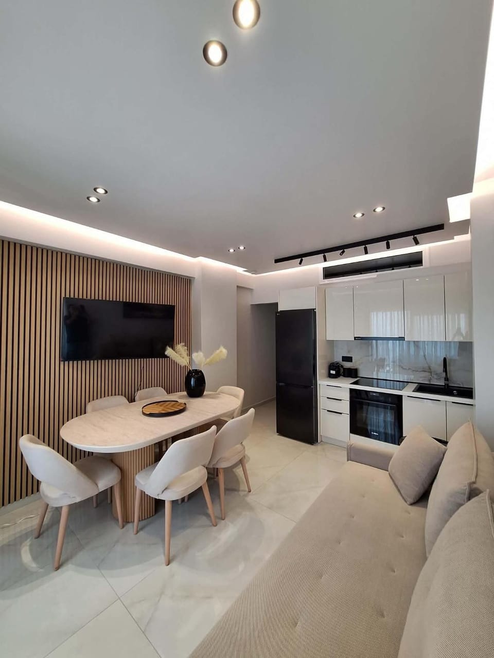 TV and multimedia, Kitchen or kitchenette, Living room, Seating area, Dining area, oven, stove