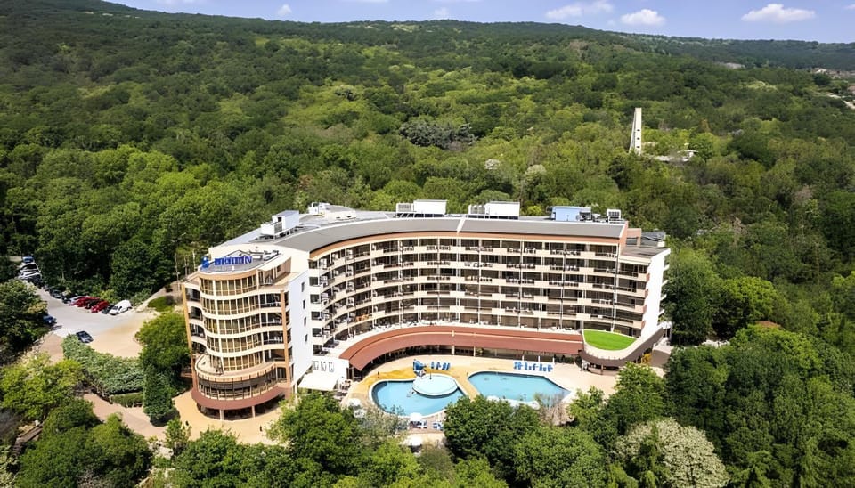 Property building, Day, Natural landscape, Bird's eye view