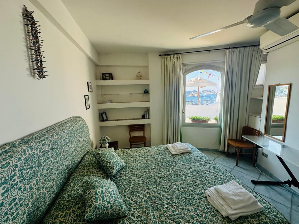 Bed, Photo of the whole room, Bedroom, Sea view