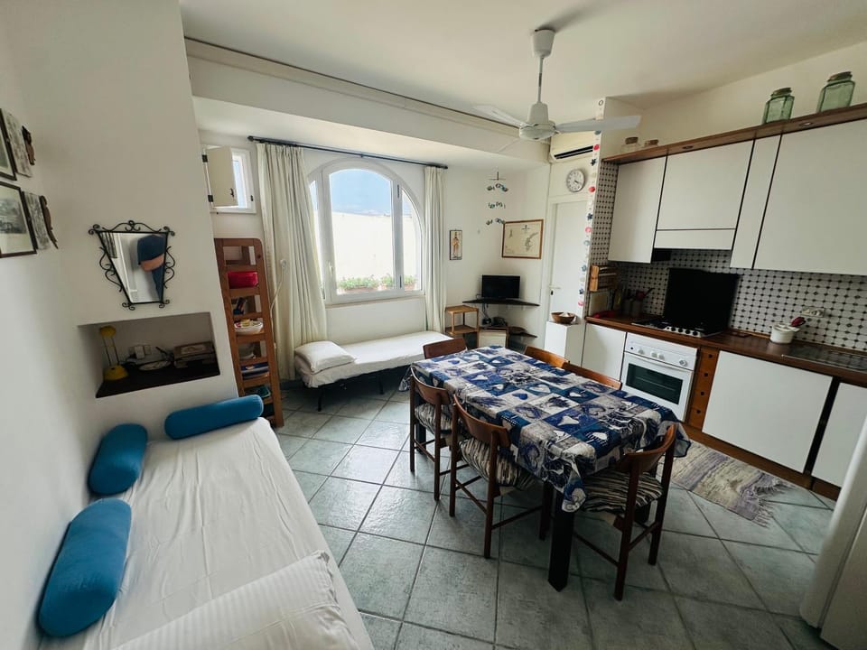 Bed, Living room