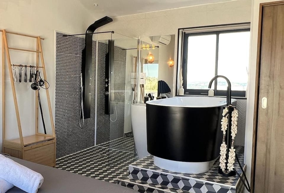 Shower, Bath