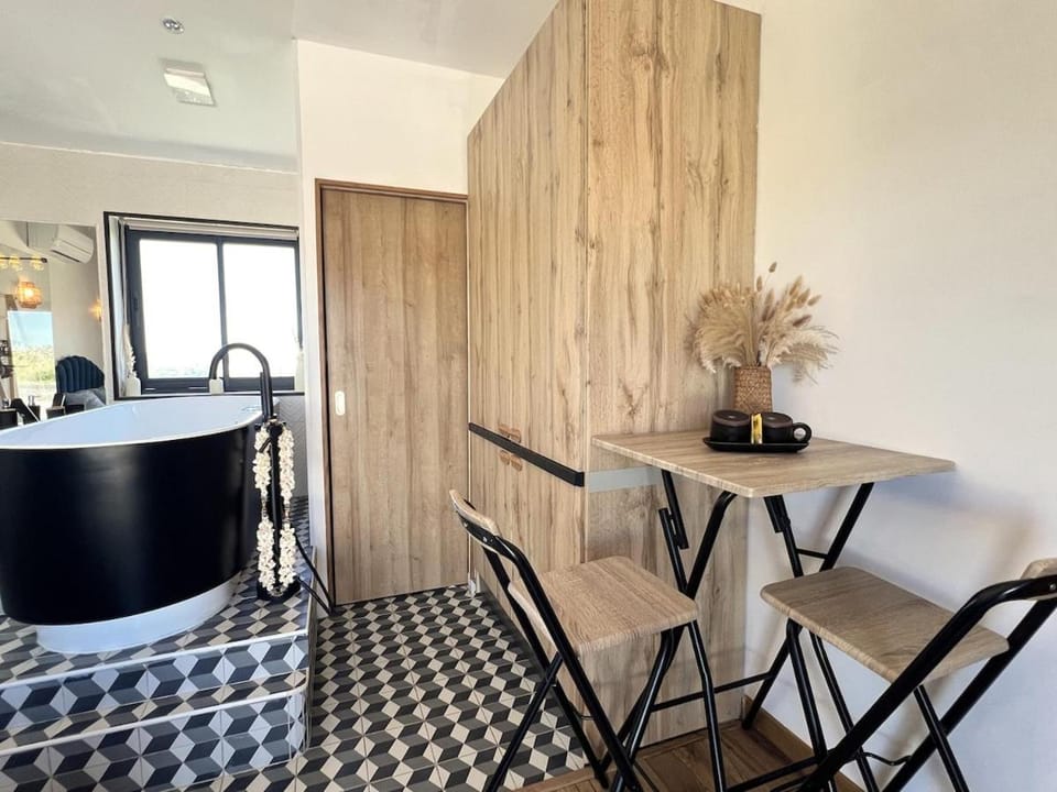 Dining area, Bath
