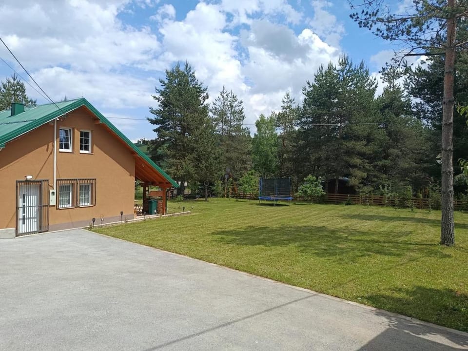 Planinska Kuća Nišićka visoravan House in Federation of Bosnia and Herzegovina