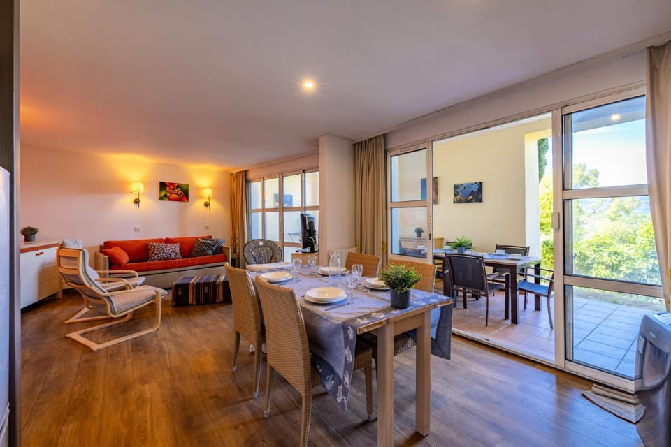 Résidence le Village de Cap Esterel - maeva Home - Appartement 1 chambre 1 coin cabine 7 personnes avec terrasse et parking MAE-9083 Cabin in Saint-Raphael
