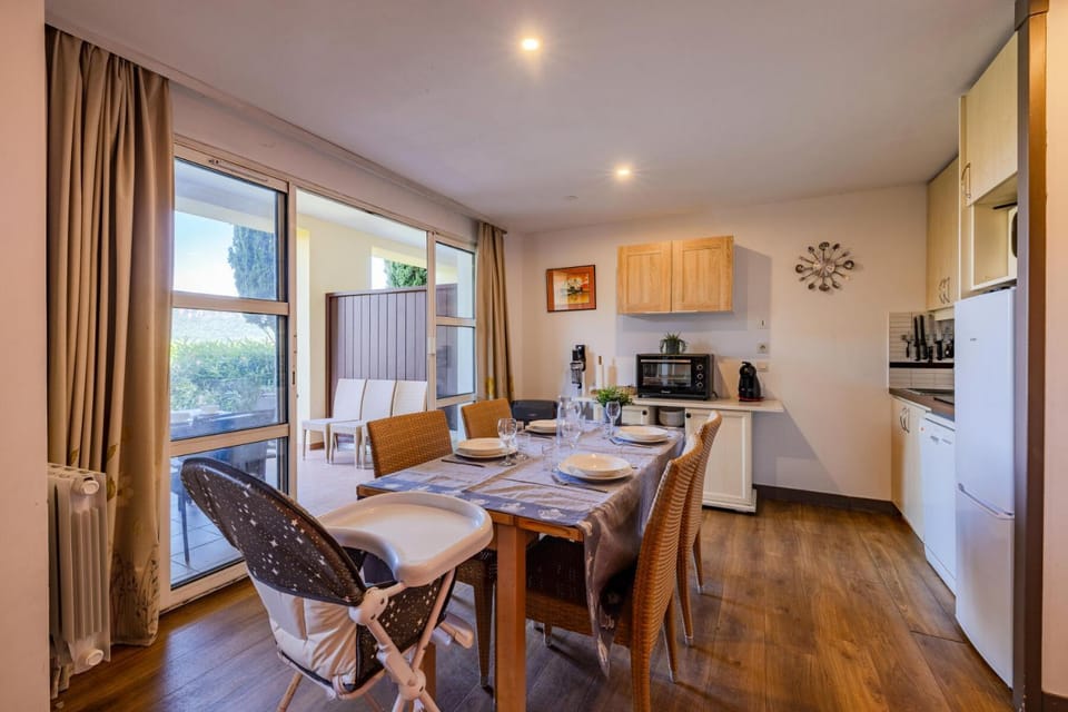 Résidence le Village de Cap Esterel - maeva Home - Appartement 1 chambre 1 coin cabine 7 personnes avec terrasse et parking MAE-9083 Cabin in Saint-Raphael